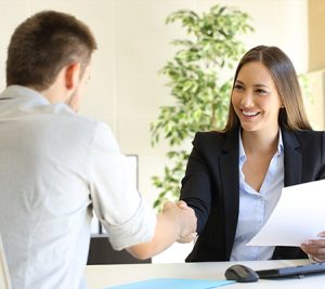 Cliente contratando una alarma en la ciudad de Vigo